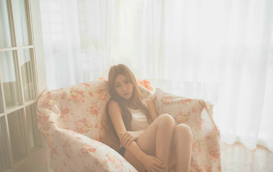 刘璝看向众人，深吸一口气，正要说话，却见一名军侯进来，看向众人，拱手道：“诸位将军，营外有一丑汉，自称关中庞统，要见诸位。”